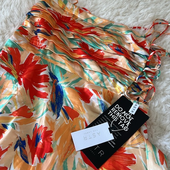 ASTR Antila Floral Maxi Dress - Picture 8 of 10